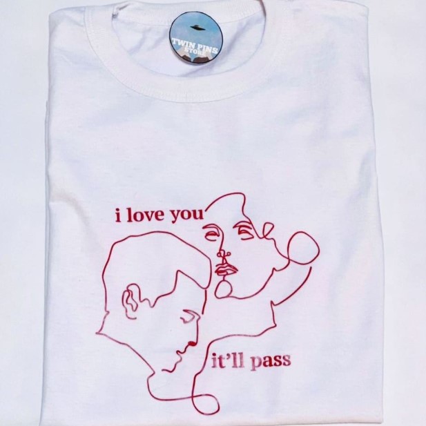 Remera Fleabag y The Priest en blanco